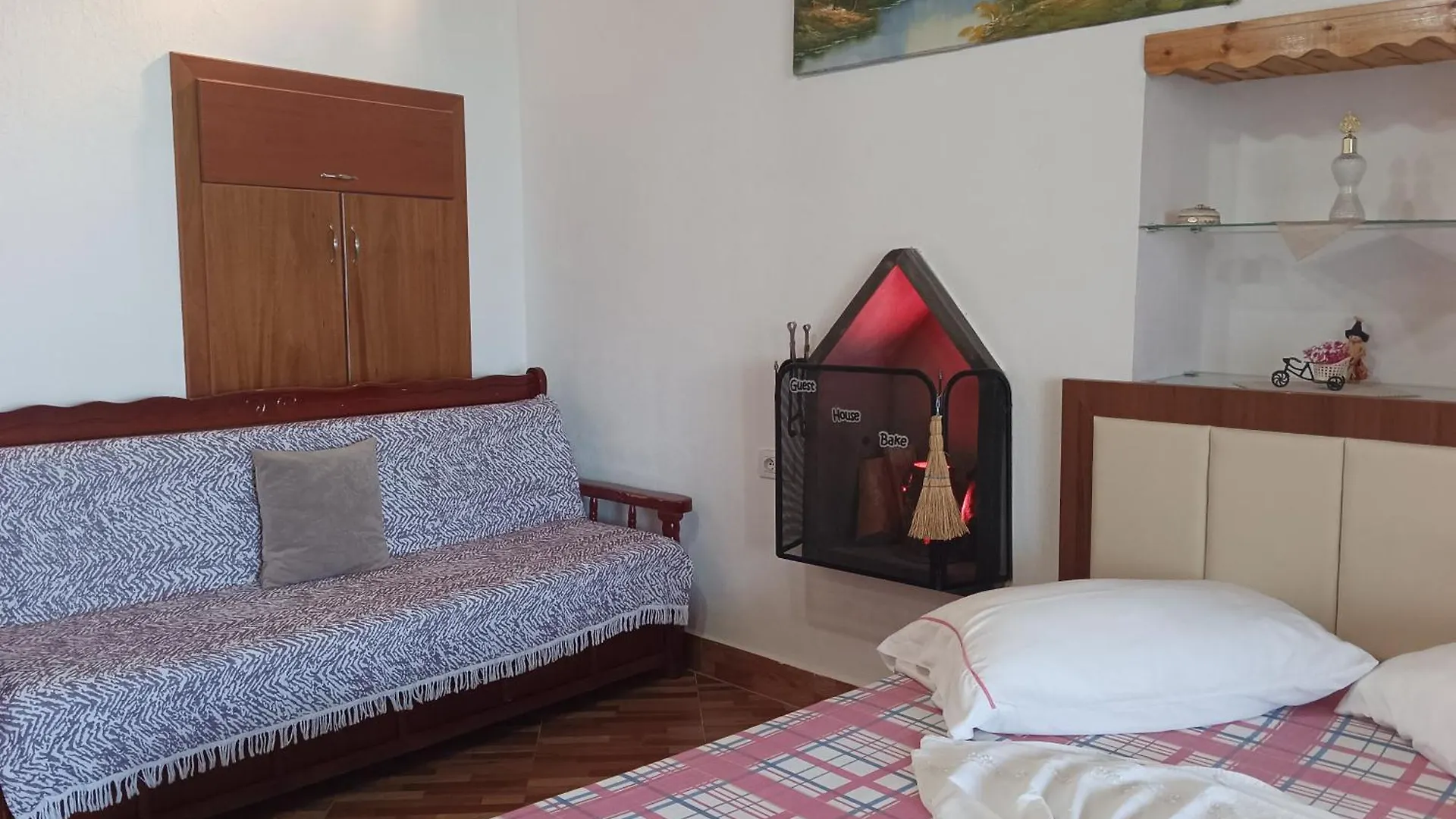 Guest House Bake Gjirokaster 4*,